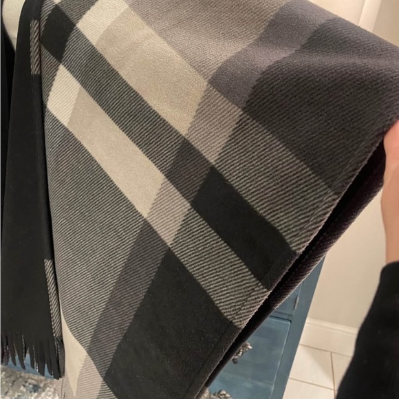 Rachel Roy Elegant Black, Gray Cream Plaid Shawl/Cape/Poncho One Sz warm fringe - Picture 5 of 11